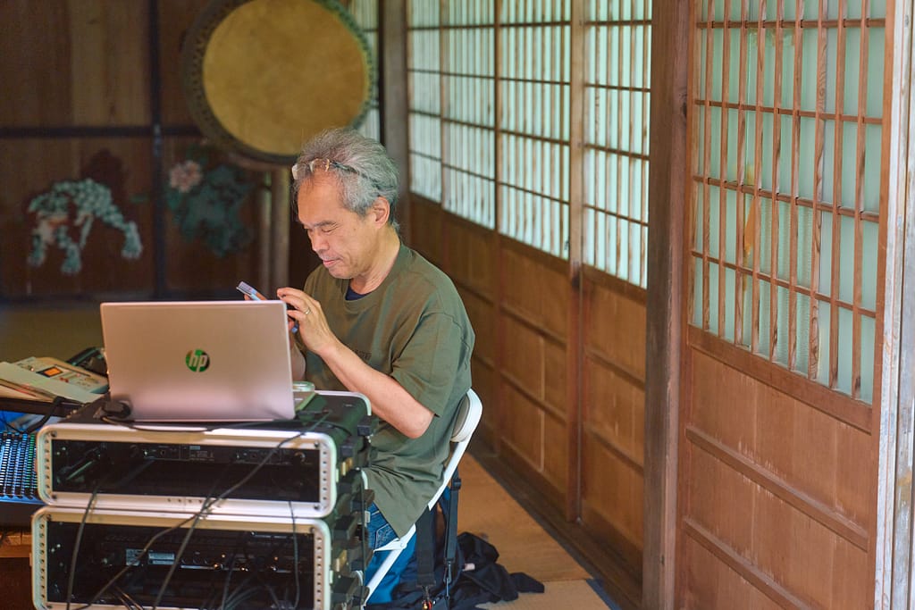 シンガーTina / Singer Tina × 宗鏡寺 能登半島復興チャリティーコンサート ステージライブ写真(Singer Tina × Syuukyoji Temple Noto Peninsula charity concert stage performance photo, official event image)