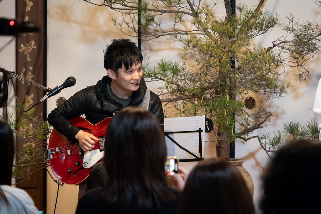 シンガーTina / Singer Tina × 宗鏡寺 能登半島復興チャリティーコンサート ステージライブ写真(Singer Tina × Syuukyoji Temple Noto Peninsula charity concert stage performance photo, official event image)