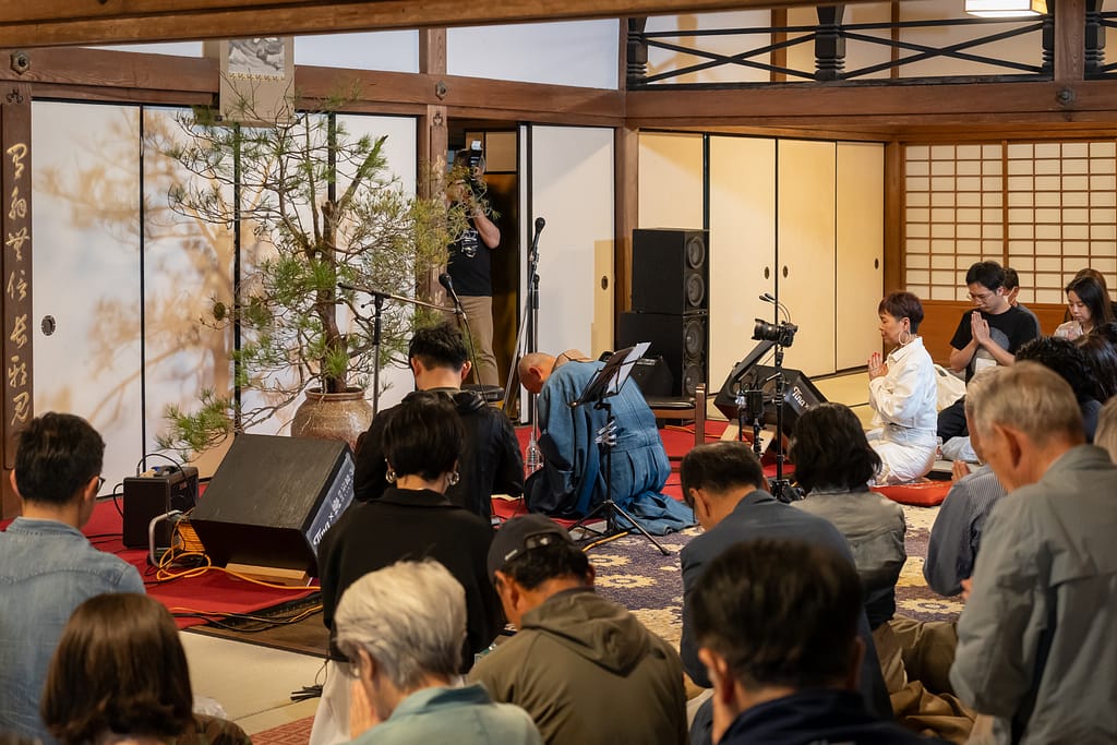 シンガーTina / Singer Tina × 宗鏡寺 能登半島復興チャリティーコンサート ステージライブ写真(Singer Tina × Syuukyoji Temple Noto Peninsula charity concert stage performance photo, official event image)