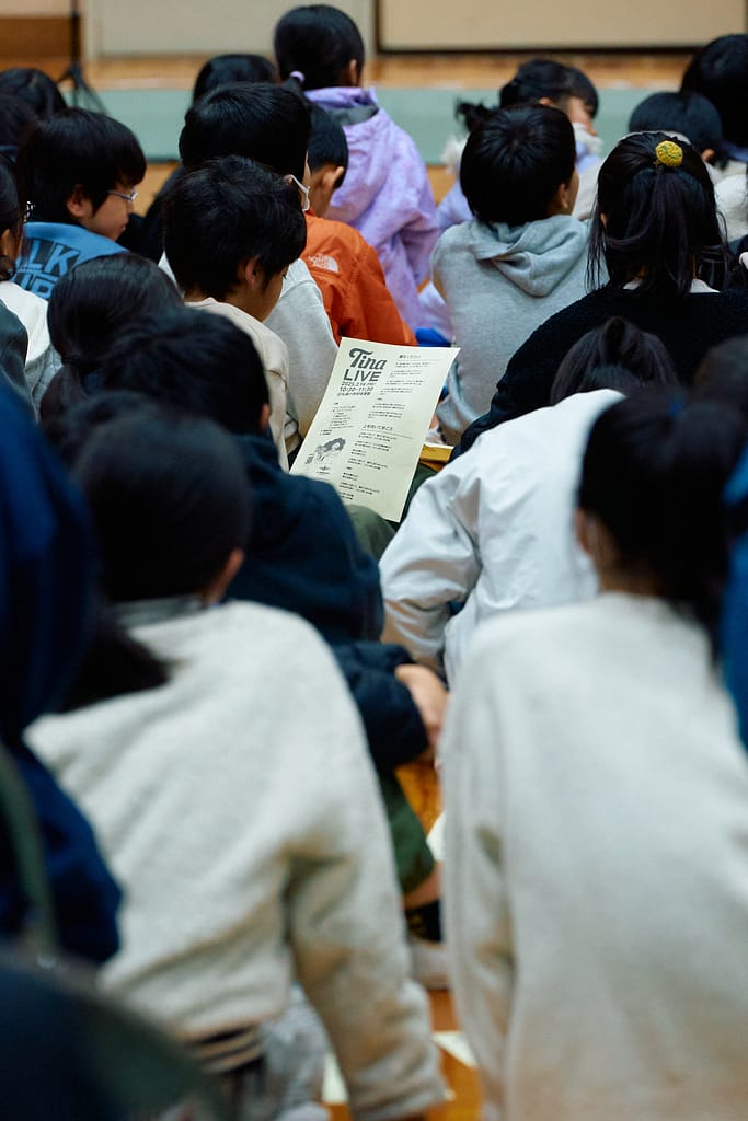 シンガーTina / Singer Tina 出演 弘道小学校コンサート ステージライブ写真 出石町 2025年2月14日(Singer Tina Kodou Elementary School concert stage performance live photo, Izushi Town, Feb 14 2025, official event image)